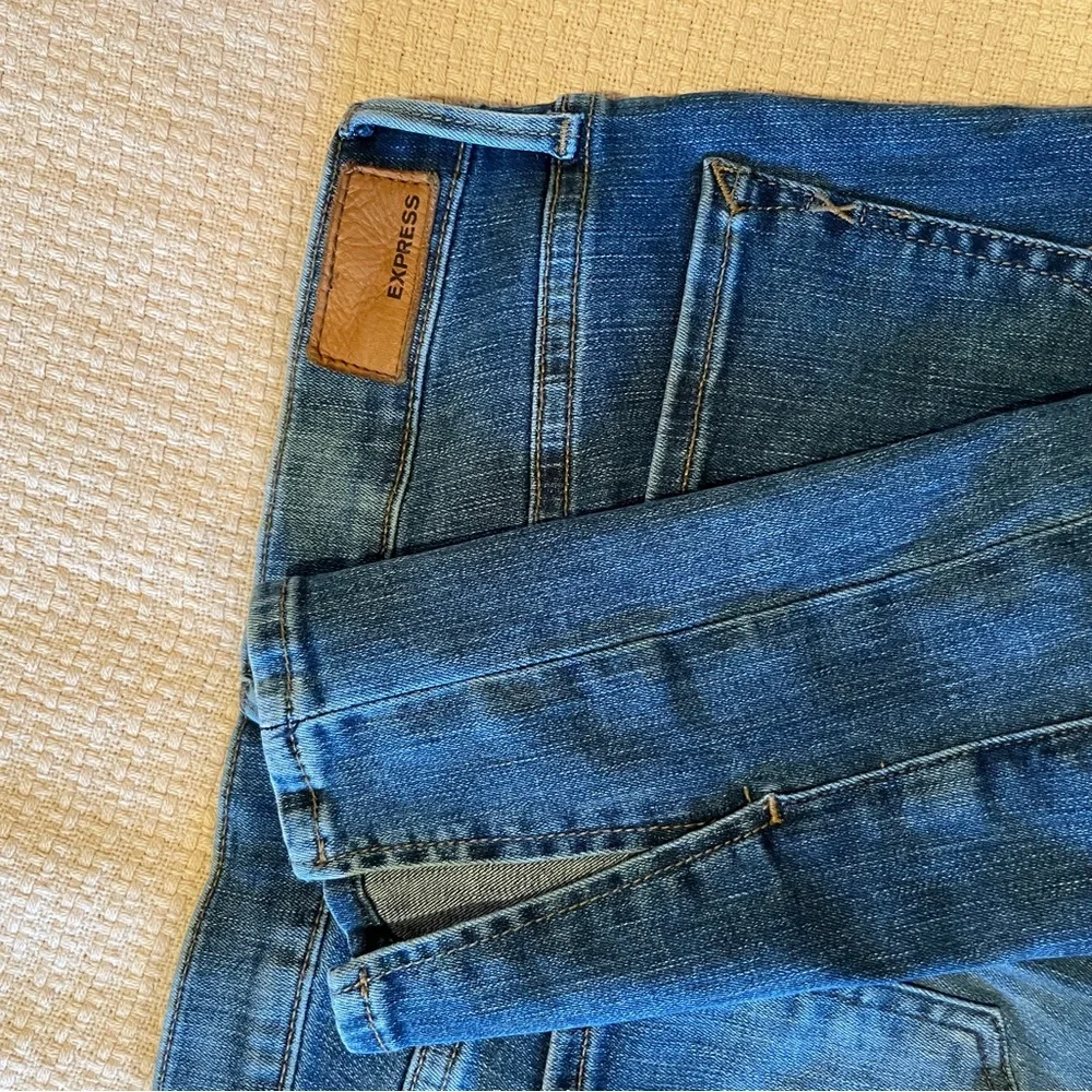 Express Legging Mid Rise Jeans - Size 2 R - Picture 3 of 4